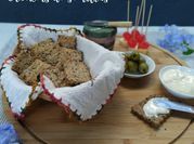 Una foto de crackers con frutos secos