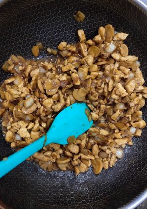 Foto resep Ayam Jamur untuk Bakmi / Nasi Tim 蘑菇鸡用于面条或团队米饭