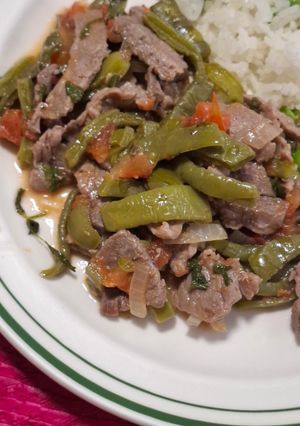 Una foto de Bistec ranchero con nopales