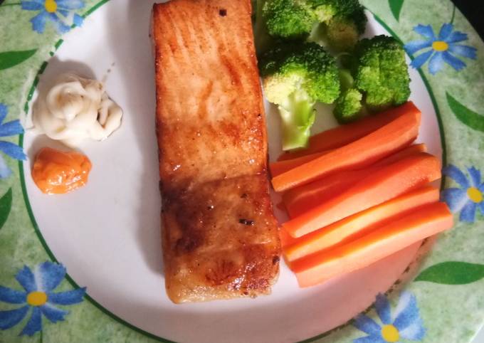 Resep Grilled Salmon Steak oleh Mala Anggraeni - Cookpad