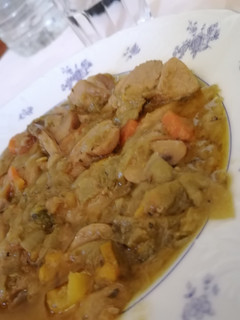 Una foto de Carne y verduras bien cocinadas