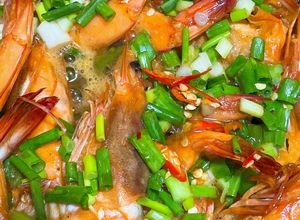 Hình của món Tôm Rang Hành Ớt.