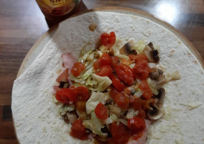 Tortilla légère : jambon, chou, champignons, tomates cerises