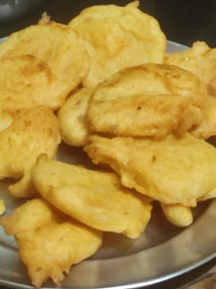 आलू के पकोड़े(aloo ke pakode in hindi) रेसिपी मुख्य फोटो