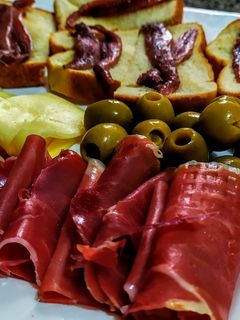 Una foto de ENTRADA🥩🧀🥫Española...!(otra...!🤪)