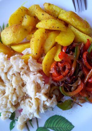 A picture of Potatowedges, eggs and veggies #4weekchallege #authormarathon.