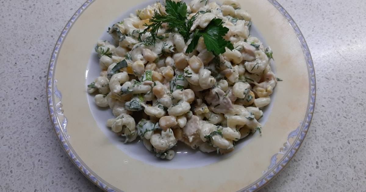 Салат из пасты с тунцом и кукурузой