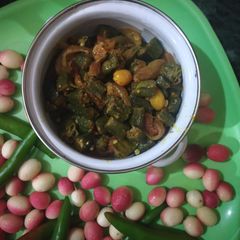 A picture of Lady finger with onion and karonde(karissa carandas).