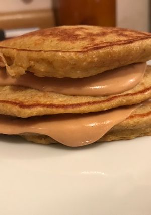 Una foto de Panquequitos con mantequilla de maní!