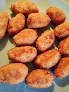 Una foto de Croquetas de pollo asado