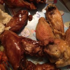 A picture of Oven baked crispy chicken wings.