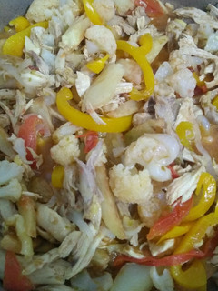Una foto de Tostadas de pollo a la revuelta!