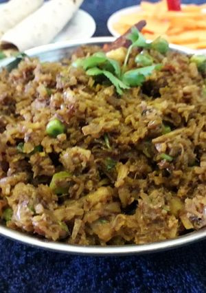 A picture of Gobhi matter keema masala.