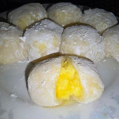 A picture of Custard Filled Mochi.