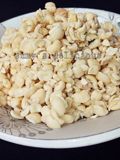 A picture of Simple way to peeled your beans.