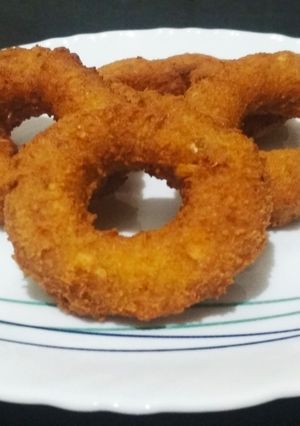 A picture of Chole Rings.