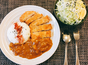 Hình của món Chicken Katsu & Curry Sauce (Gà chiên xù với Cà ri).