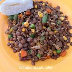 Una foto de 🫘 🍚 Lentejón con Arroz Yamaní y Vegetales🥕