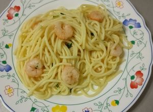 Una foto de Spaghettis con gambas