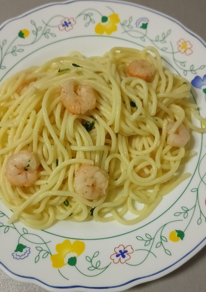 Una foto de Spaghettis con gambas