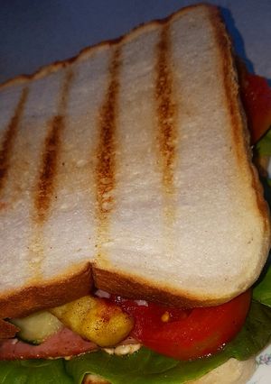 O poză a rețetei Sendvis cu ou și bacon.