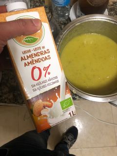 Una foto de Sopa de Ajo con patata y calabacín