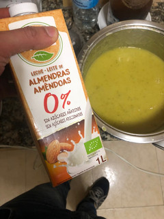 Una foto de Sopa de Ajo con patata y calabacín