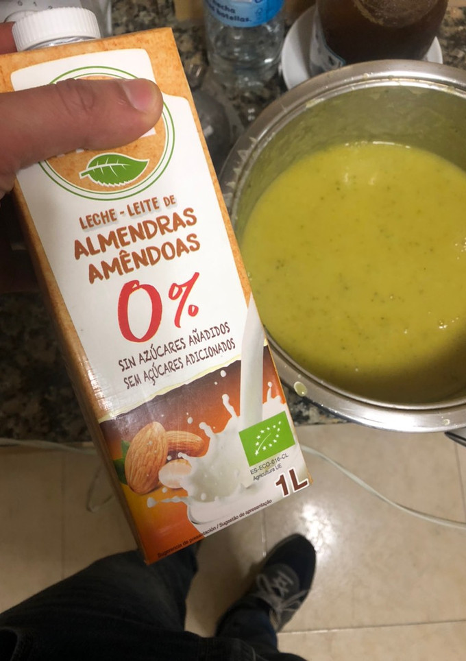 Una foto de Sopa de Ajo con patata y calabacín