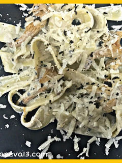 Una foto de Papardelle con salsa de trufa y fungi
