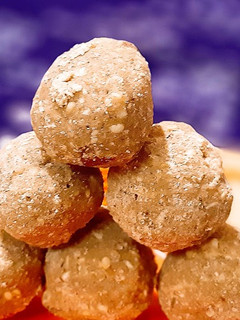 पिन्नी (Pinni recipe in Hindi) रेसिपी मुख्य फोटो