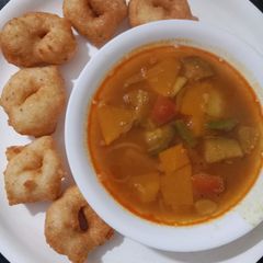 A picture of Medu Vada sambar.