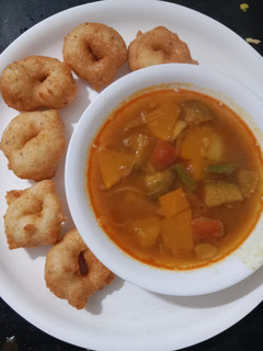 A picture of Medu Vada sambar.