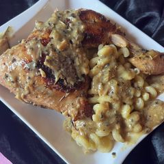 A picture of Rosemary mushroom chicken.