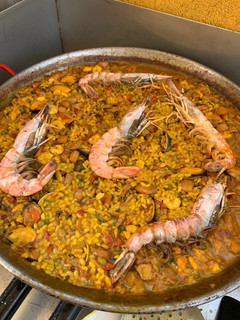 Una foto de Paella de marisco