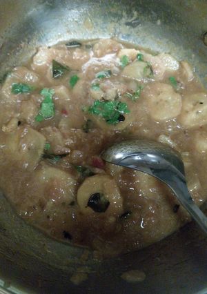 A picture of ARATIKAYA PULUSU(raw banana curry).