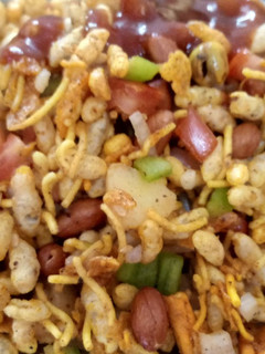 ચટપટી ભેળ (Chatpati Bhel Recipe In Gujarati) રેસીપી મુખ્ય ફોટો