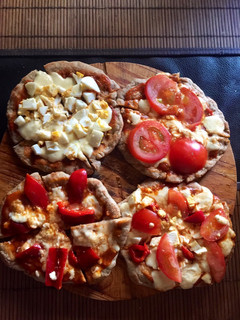 Una foto de Pizza individual en sartén