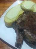 Prime Rib con papas en salsa de apio