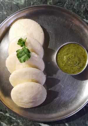रवा ईडली (rava idli recipe in Hindi) रेसिपी मुख्य फोटो