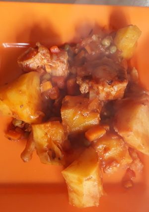 Una foto de Estofado de rabo con papas