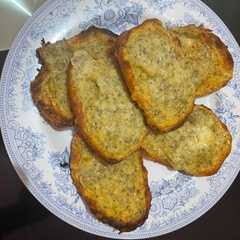 A picture of Garlic Cheese Butter Bread.