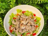 สลัดยำหมูย่าง