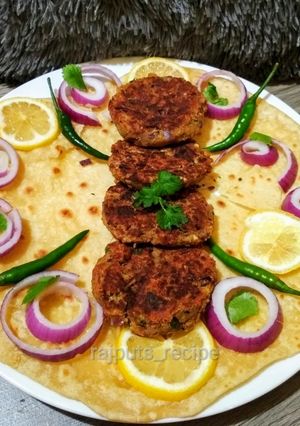 A picture of Awadhi chana dal and kathal ke kabab.