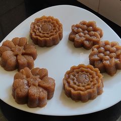 A picture of Jaggery Rava kesari.