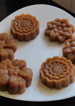 A picture of Jaggery Rava kesari.