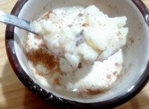 Una foto de Arroz con leche cremoso y económico