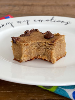 Una foto de Barras de plátano y garbanzo con chocolate