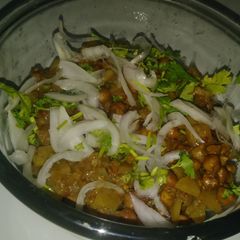 A picture of Kala chana chaat.