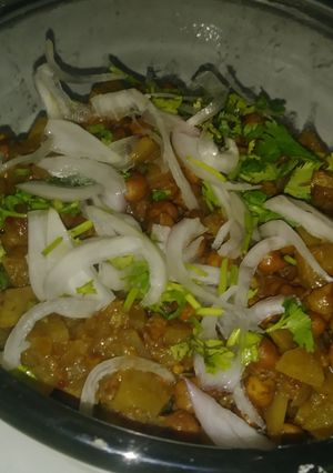 A picture of Kala chana chaat.