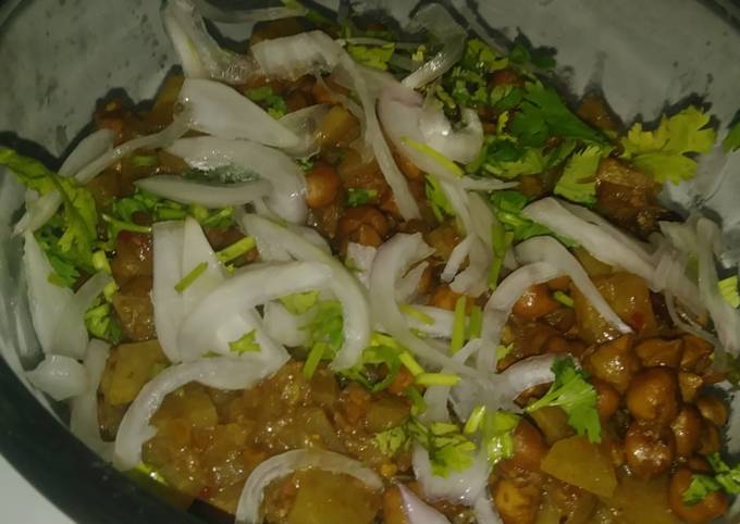 Recipe: Appetizing Kala chana chaat